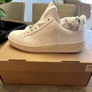 Veja White leather shoes